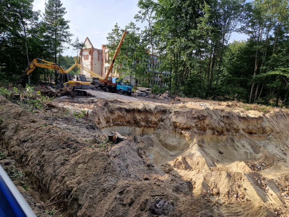 У суді визнали незаконною будівництво у Брюховичах та постановили повернути ділянку з приватної власності