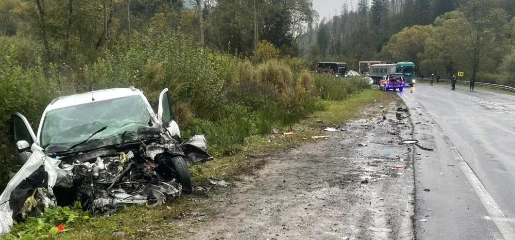 На трасі Київ – Чоп у потрійній ДТП з вантажівкою загинув 34-річний водій Renault Logan