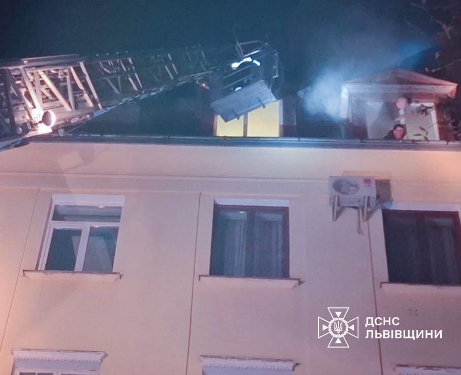 У Львові зайнялась пожежа в п’ятиповерхівці: одна людина потрапила до лікарні
