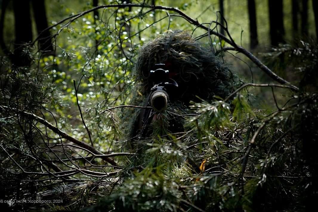 Втрати ворога: на війні з росією Захисники знищили вже понад 690 тисяч окупантів