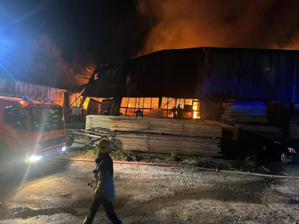 Вночі у Львові горів автобусний завод (ФОТО)