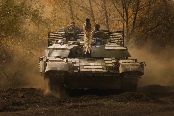 Втрати ворога: за добу українські військові ліквідували 1140 окупантів та гелікоптер