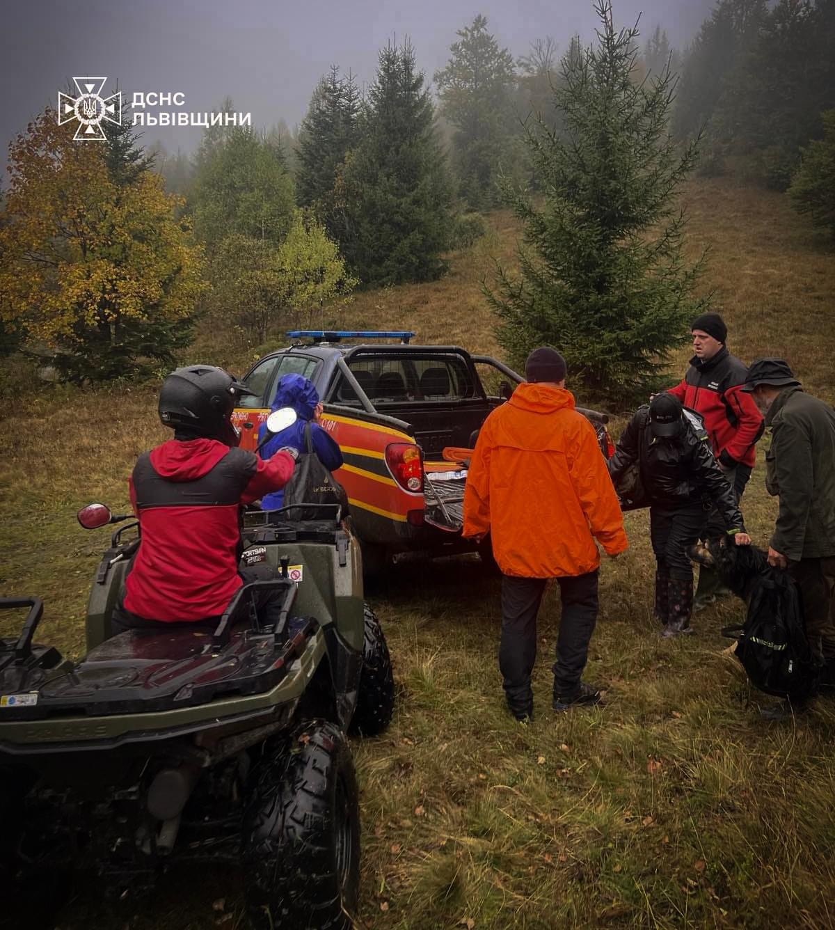 За добу рятувальники Львівщини допомогли чотирьом грибникам, які заблукали в лісі