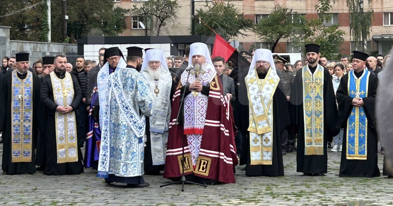 Очільник ПЦУ і жителі Львова вшанували пам’ять полеглих Героїв на Личаківському кладовищі (ВІДЕО)