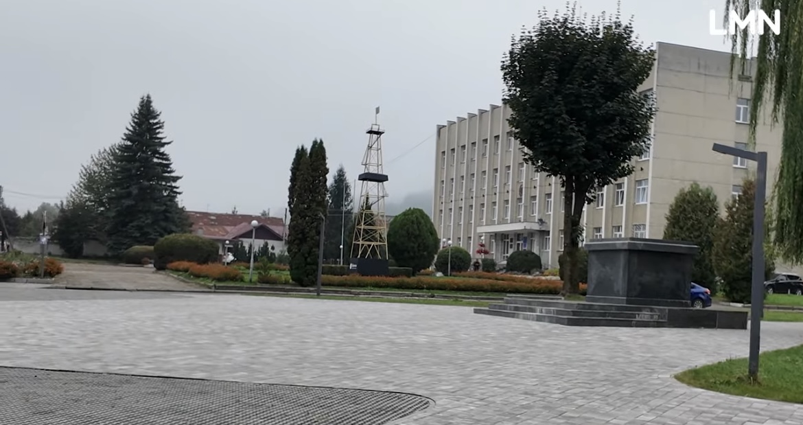 Чорне золото Борислава: репортаж з міста, де досі булькає нафта в дворах багатоповерхівок (ВІДЕО)