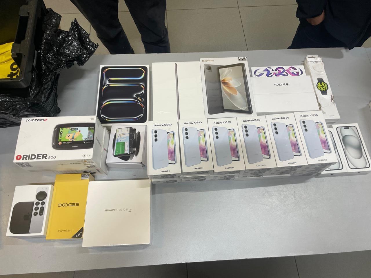 Мешканець Львівщини намагався ввезти в Україну мобільних телефонів на понад мільйон гривень