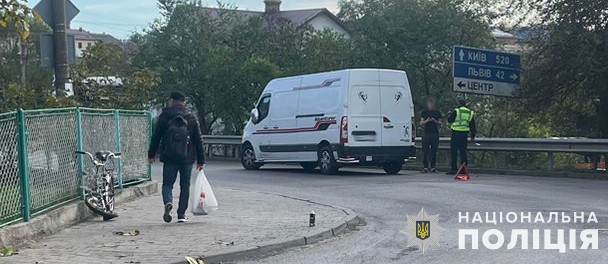 21-річний водій мікроавтобуса збив літню велосипедистку у Кам’янці-Бузькій