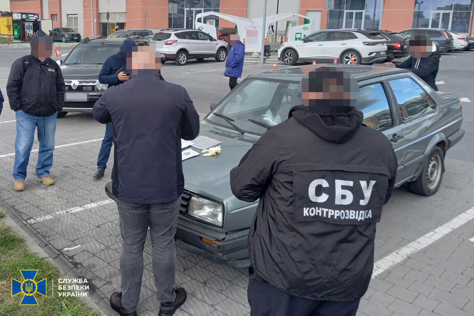 На Львівщині викрили керівника благодійного фонду за переправлення ухилянтів за кордон