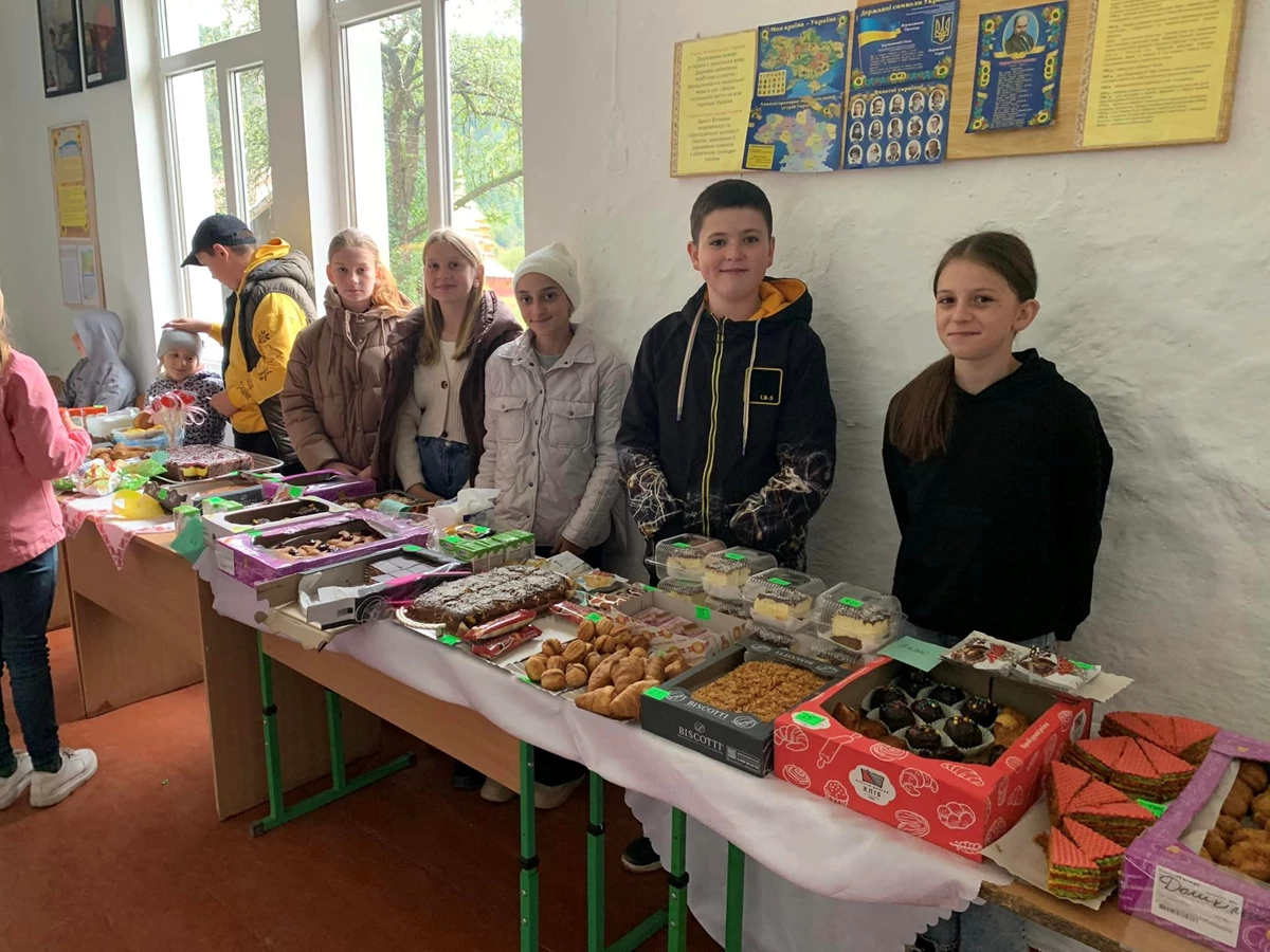 У Славській громаді завдяки благодійним шкільним ярмаркам зібрали майже 300 тисяч на ЗСУ