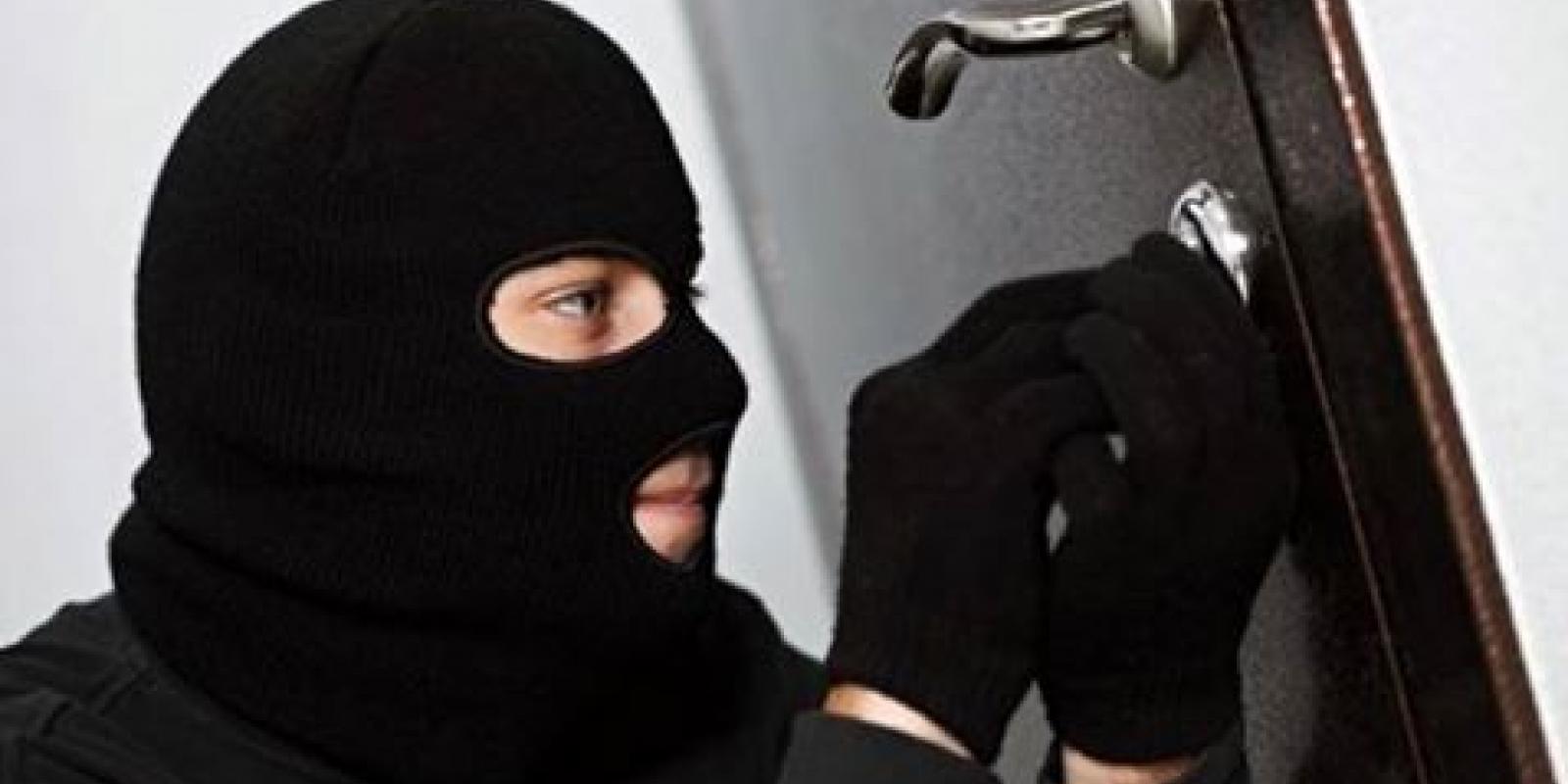 Вкрав іноземну валюту та колекцію монет: у Львові затримали 34-річного грабіжника квартири