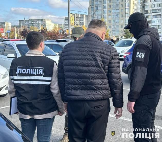 У Львові затримали керівника благодійного фонду, який організовував незаконний виїзд за кордон