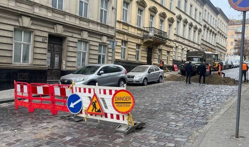 У Львові на вулиці Гуцульській стався витік газу на газопроводі: вулиця тимчасово закрита для руху транспорту