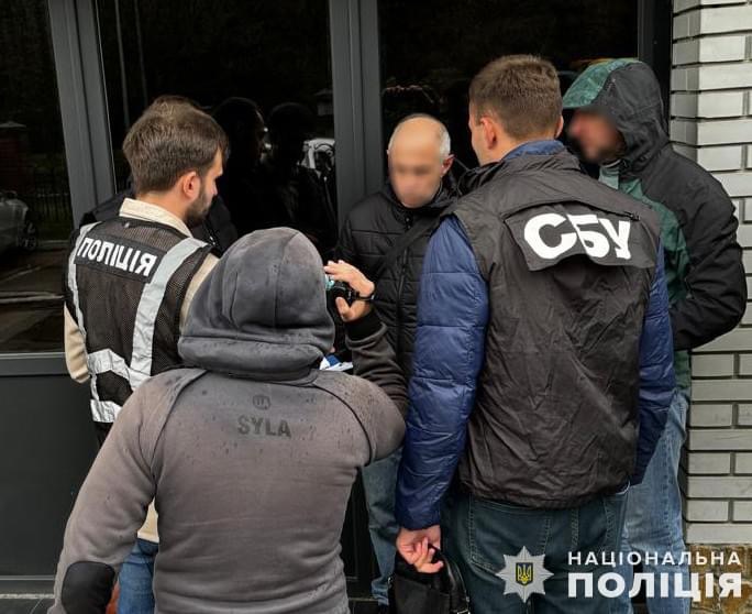 10 тисяч доларів за незаконний перетин кордону: у Львові правоохоронці затримали 50-річного ділка