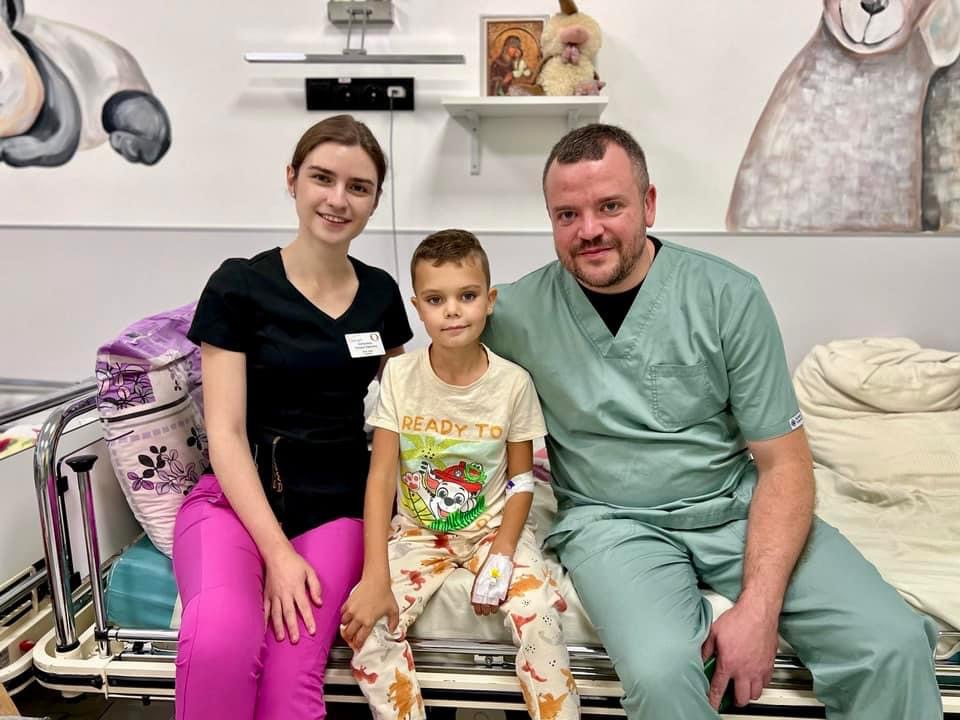 В “Охматдиті” прооперували 7-річну дитину, в якої під час копання картоплі розірвалась селезінка