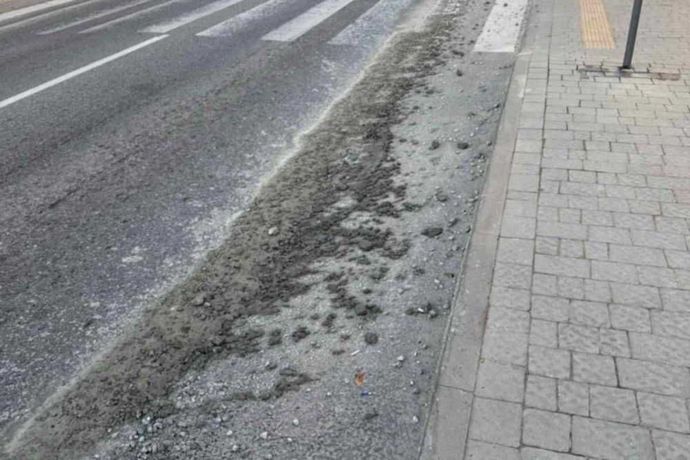 У Винниках за пошкодження дороги бетонною сумішшю оштрафували водія: деталі