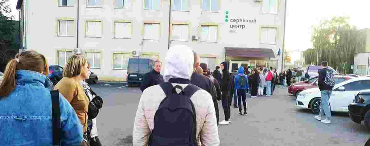 Злови або купи: чому так складно отримати талон на водійський іспит у Львові