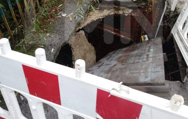 На мості через Дністер на Самбірщині пів року зіяє провалля