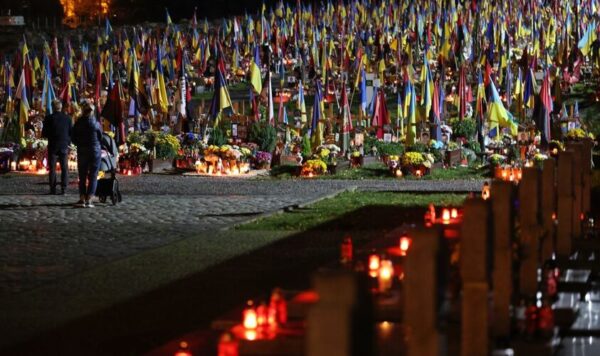 У Львові запалять лампадки на могилах полеглих Воїнів