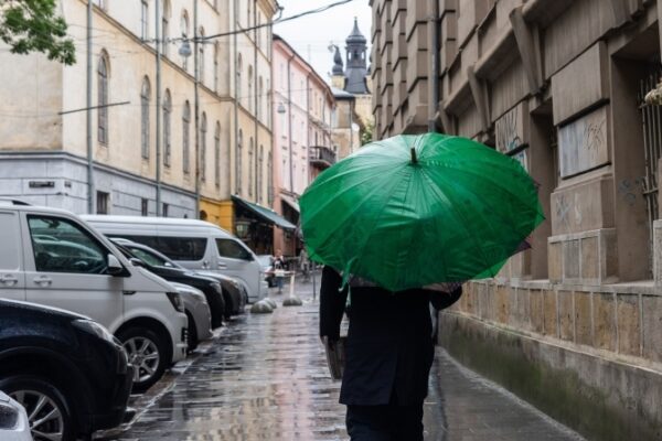 Дощ та мокрий сніг: синоптики розповіли, якою буде погода 19 листопада