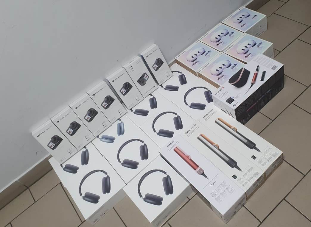 Серед знайденого Екшн-камери та навушники Apple: на кордоні з Польщею знайшли незадекларовані товари на 400 тисяч гривень
