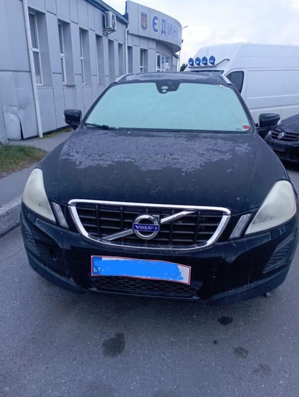 Везли як гуманітарку: у Рава-Руській митники зупинили автомобіль з фіктивними документами