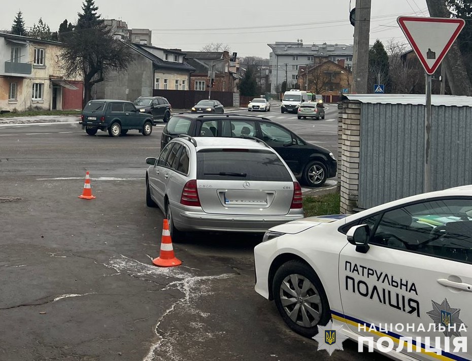 На Львівщині за минулу добу травмувались два пішоходи: постраждалі потрапили до лікарні