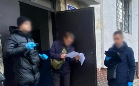 Двом львів’янам загрожує до 10 років ув’язнення за підпал дверей у квартиру