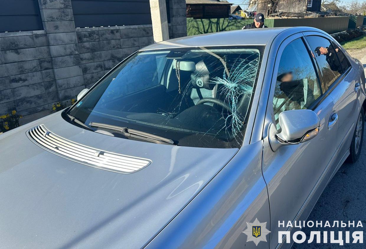 В селі на Яворівщині водій Mercedes-Benz збив 36-річного пішохода