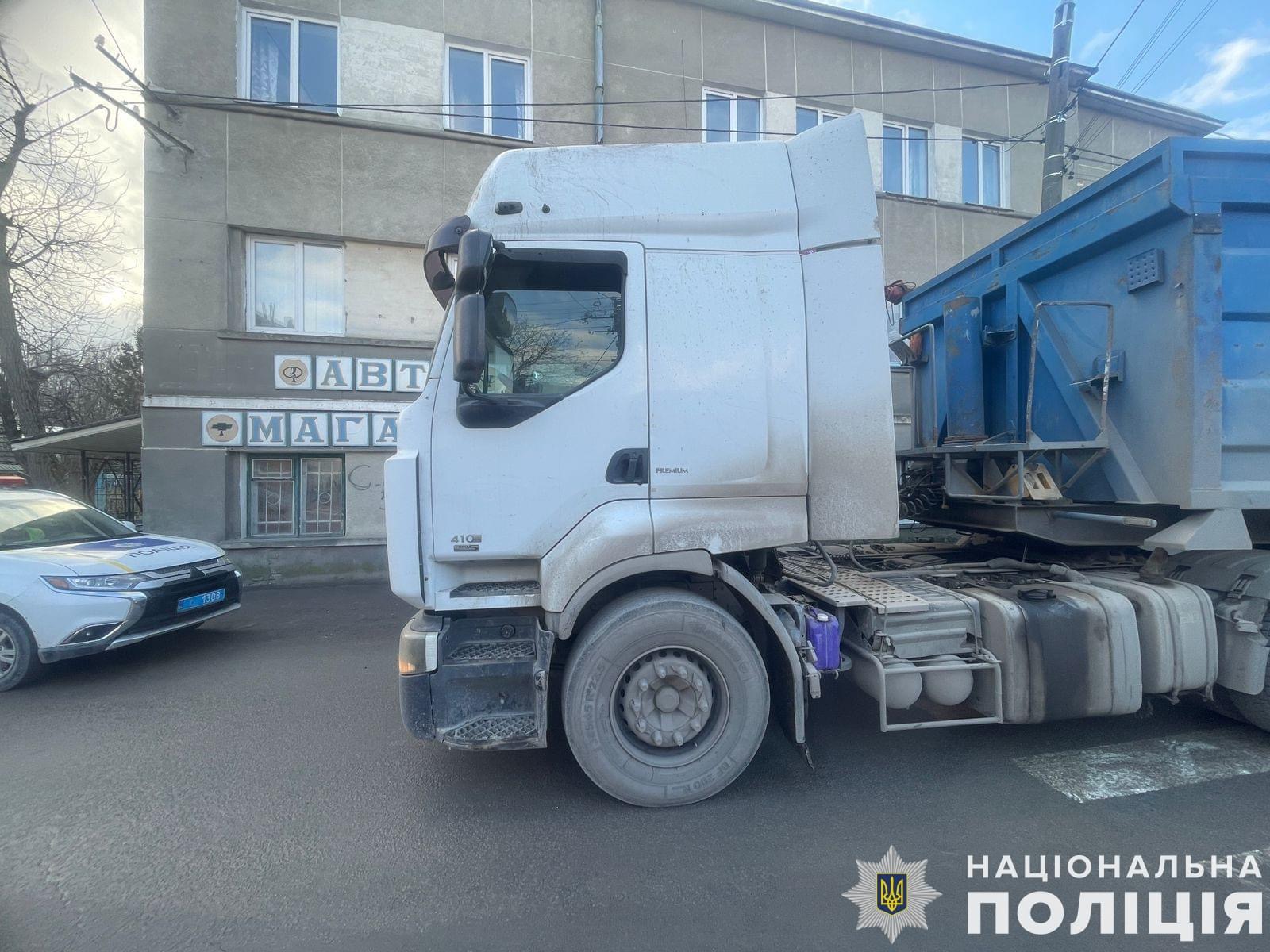 У Золочеві водій вантажівки «Renault Premium» на переході збив 83-річну жінку
