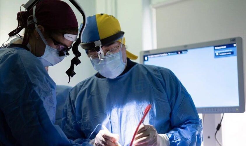 У Львові лікарі з Австрії та Єгипту проведуть кохлеарну імплантацію для дітей з вадами слуху