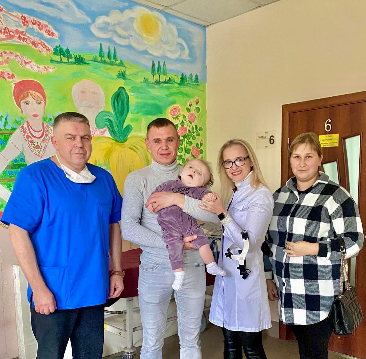 Діток із таким діагнозом всього 102 у всьому світі: у Львові прооперували дівчинку з 2-ма рідкісними синдромами