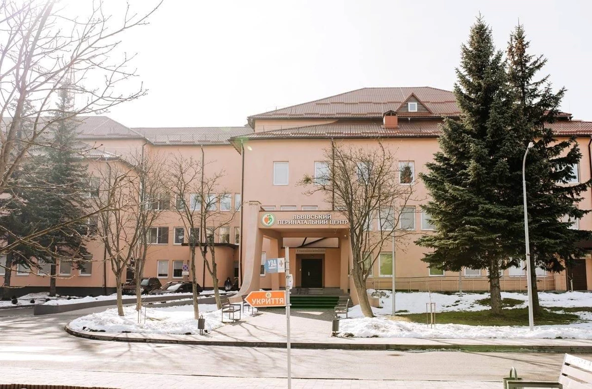 У 2-місячному віці віддали у «Вікно життя»: у Львівському обласному перинатальному центрі повернули батькам немовля