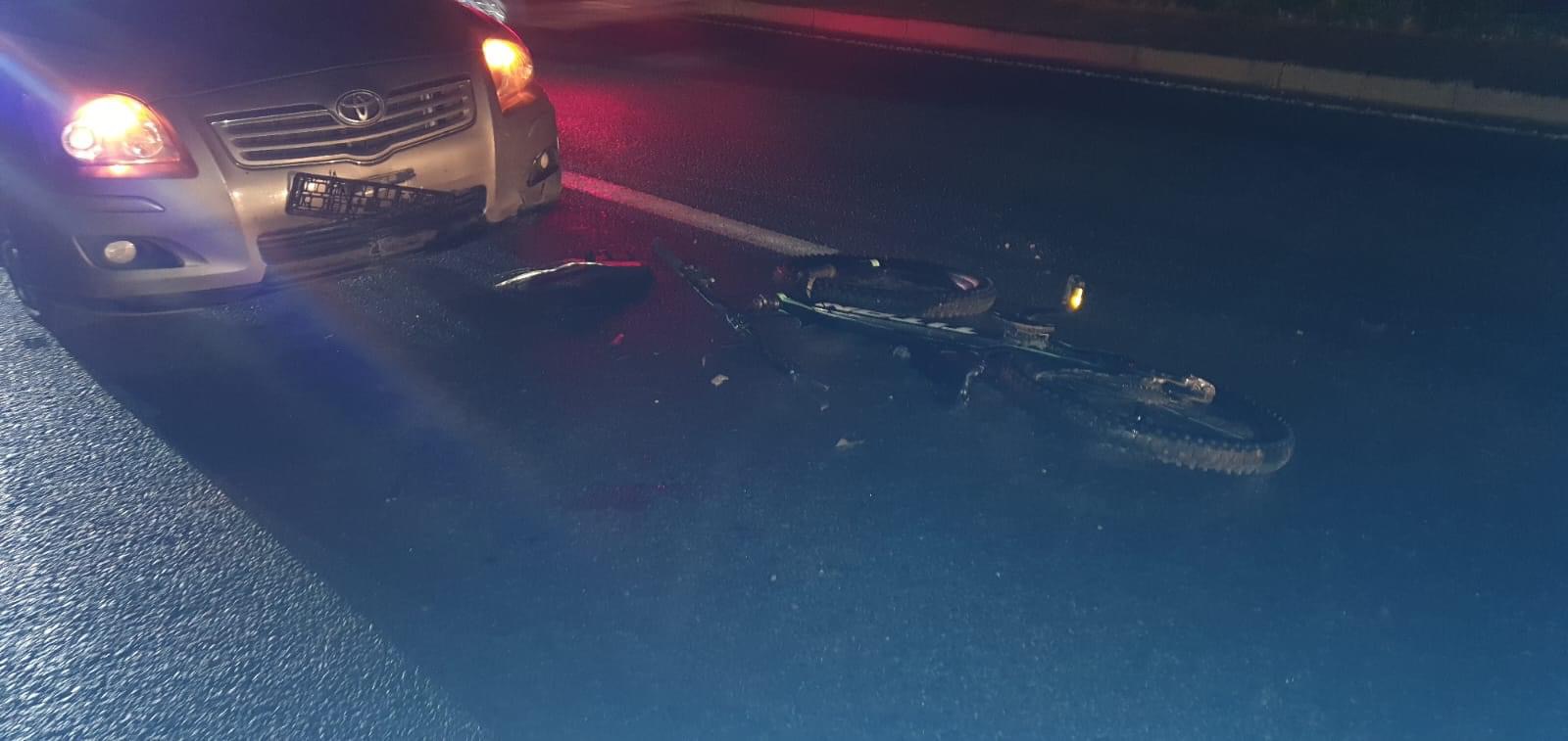 37-річний велосипедист потрапив в реанімацію після наїзду Toyota Avensis