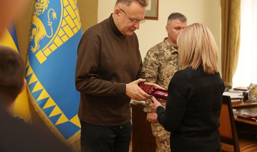 Девʼятьом родинам Захисників у Львові вручили державні нагороди