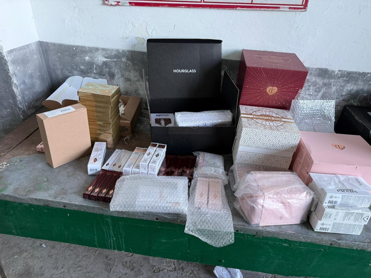 У Шегинях виявили одяг NIKE та косметику Prada на 900 тис. гривень