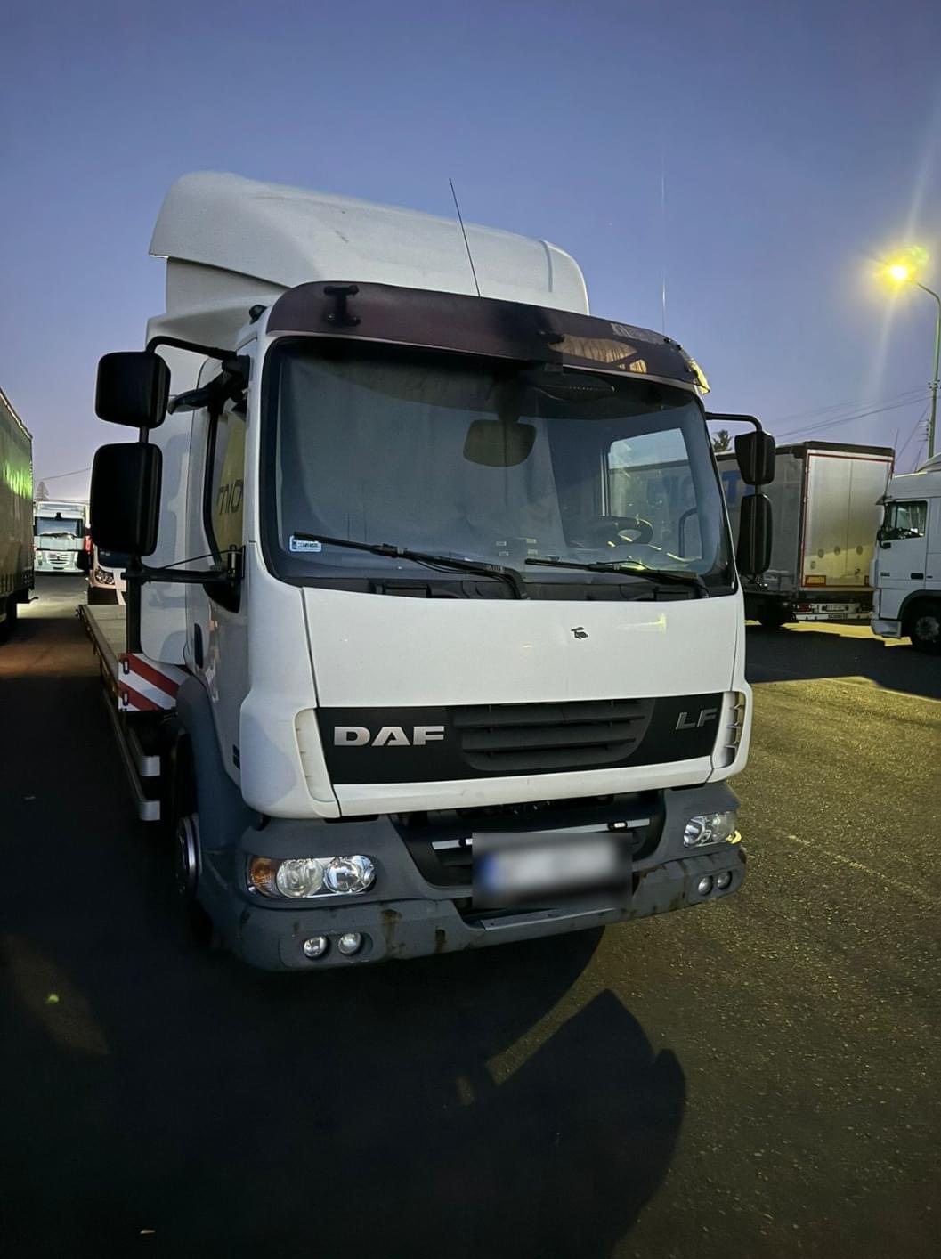 На польському кордоні митники зупинили вантажівку DAF, що перевозила псевдогуманітарку