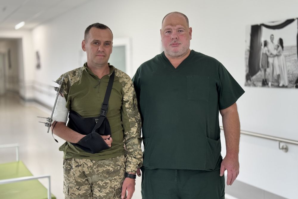 Нейростимуляція повертає руку до життя: у Львові допомагають відновитися пораненому Захиснику