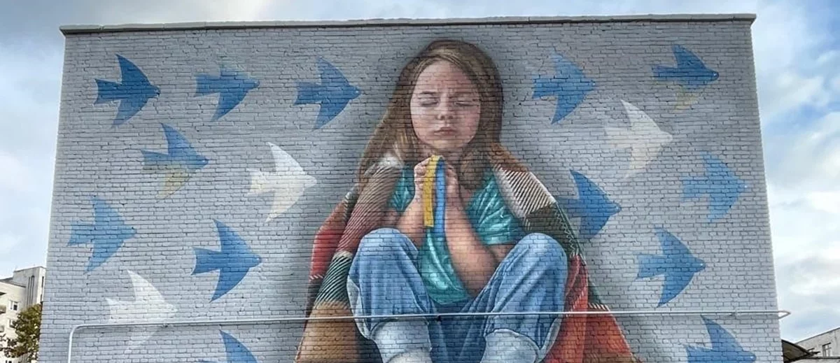 «Дівчинка в укритті»: у Шептицькому презентували новий мурал