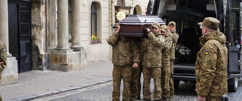 З трьома Героями сьогодні попрощаються у Львові