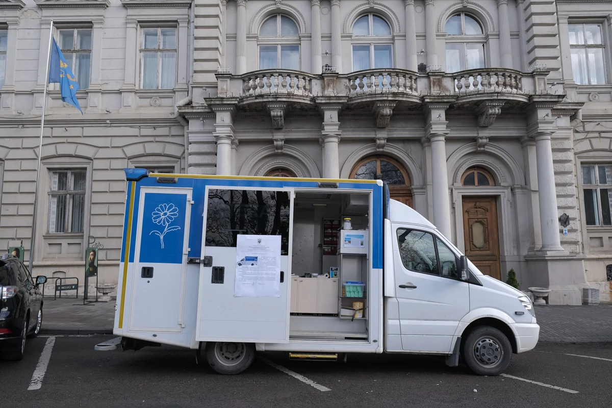 Найвіддаленішими селами двох районів Львівщини курсуватиме пересувна аптека: деталі