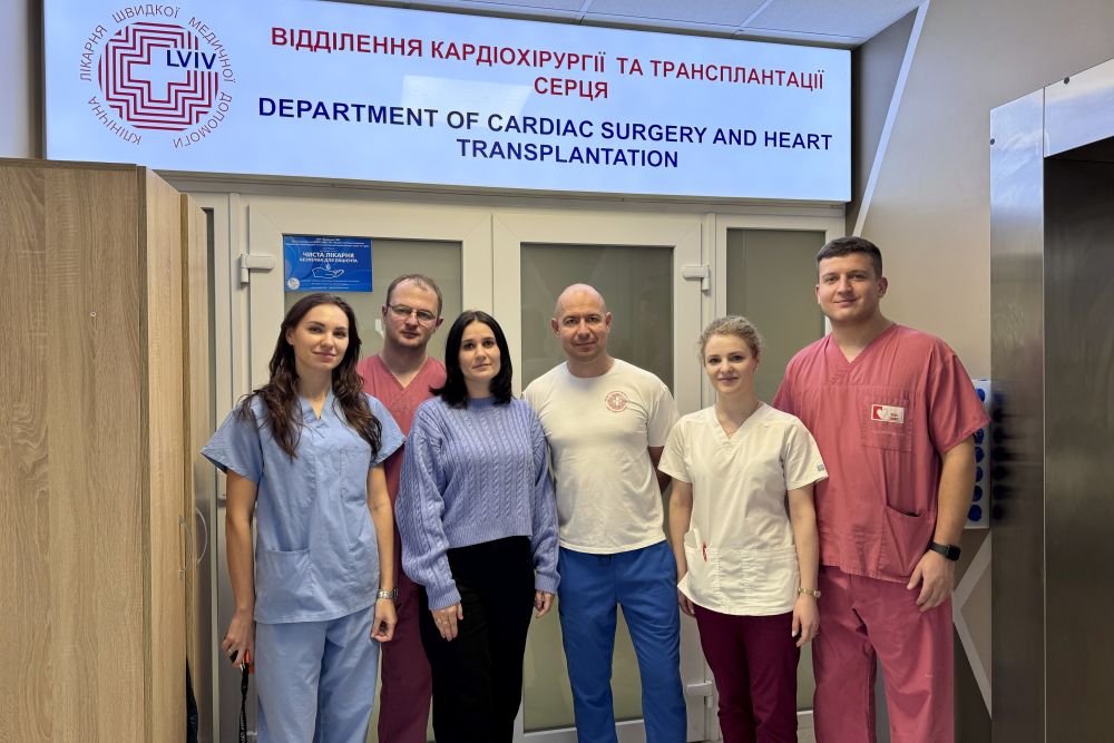 Врятували життя матері та дитини: львівські лікарі успішно видалили пухлину в серці жінки після пологів