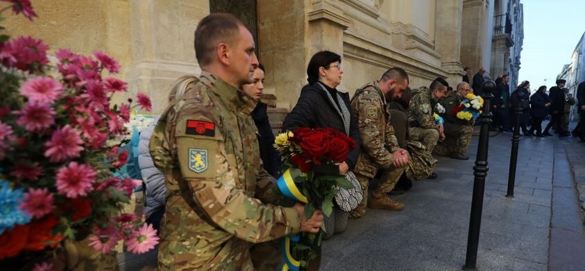 Сьогодні Львів прощається з двома Героями – Володимиром Гончаром та Петром Кобзарем