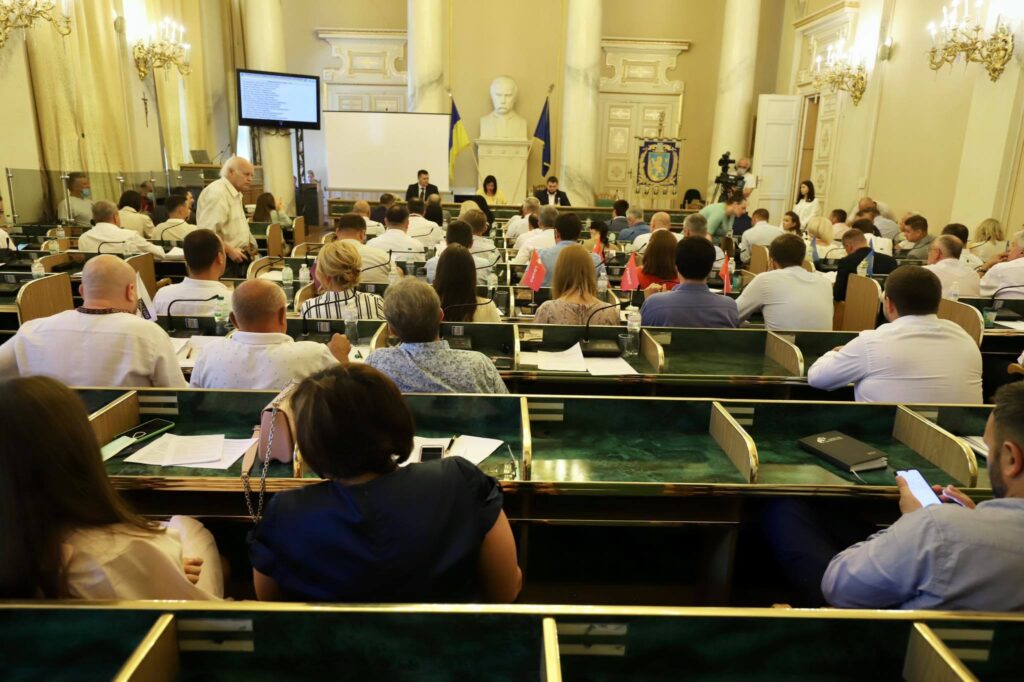 Журналісти з’ясували, хто з депутатів Львівської облради їздив влітку у закордонні відрядження з сім’єю