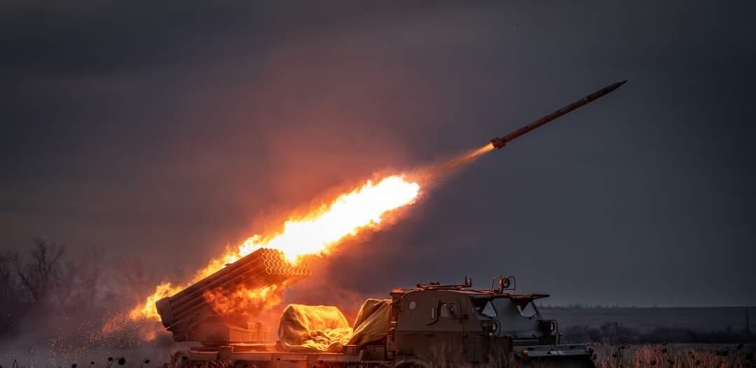 Втрати ворога: за добу оборонці спалили ще 7 танків і 26 артсистем росіян