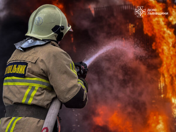 У ДСНС показали кадри з сьогоднішнього ракетного удару росіян по Львівщині