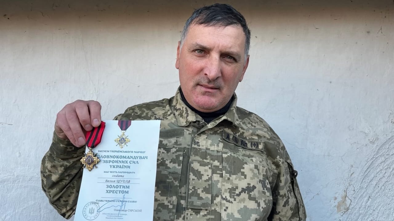 Захисника зі Львівщини нагородили почесним нагрудним знаком «Золотий хрест»
