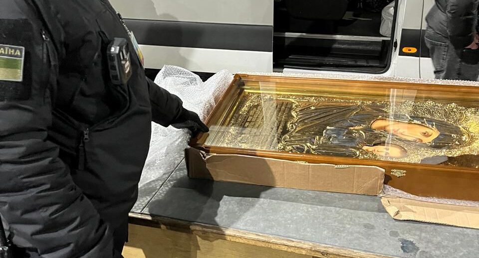 Сумчанин хотів ввезти в Україну ікону Казанської Божої Матері, виготовлену в росії