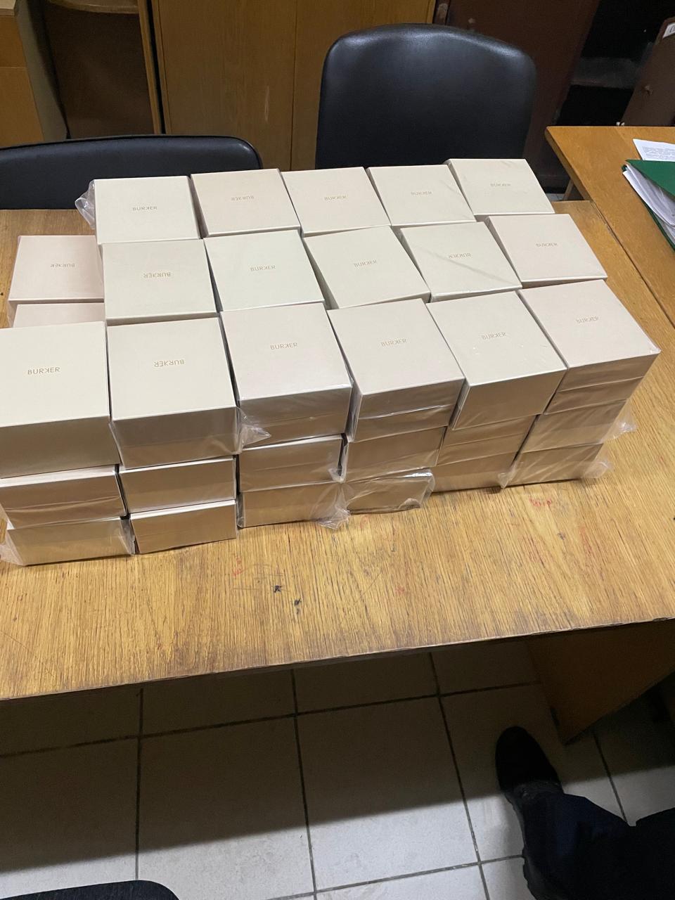 Мешканець Львівщини хотів ввезти в Україну контрабанду годинників BURKER вартістю 180 тис. гривень