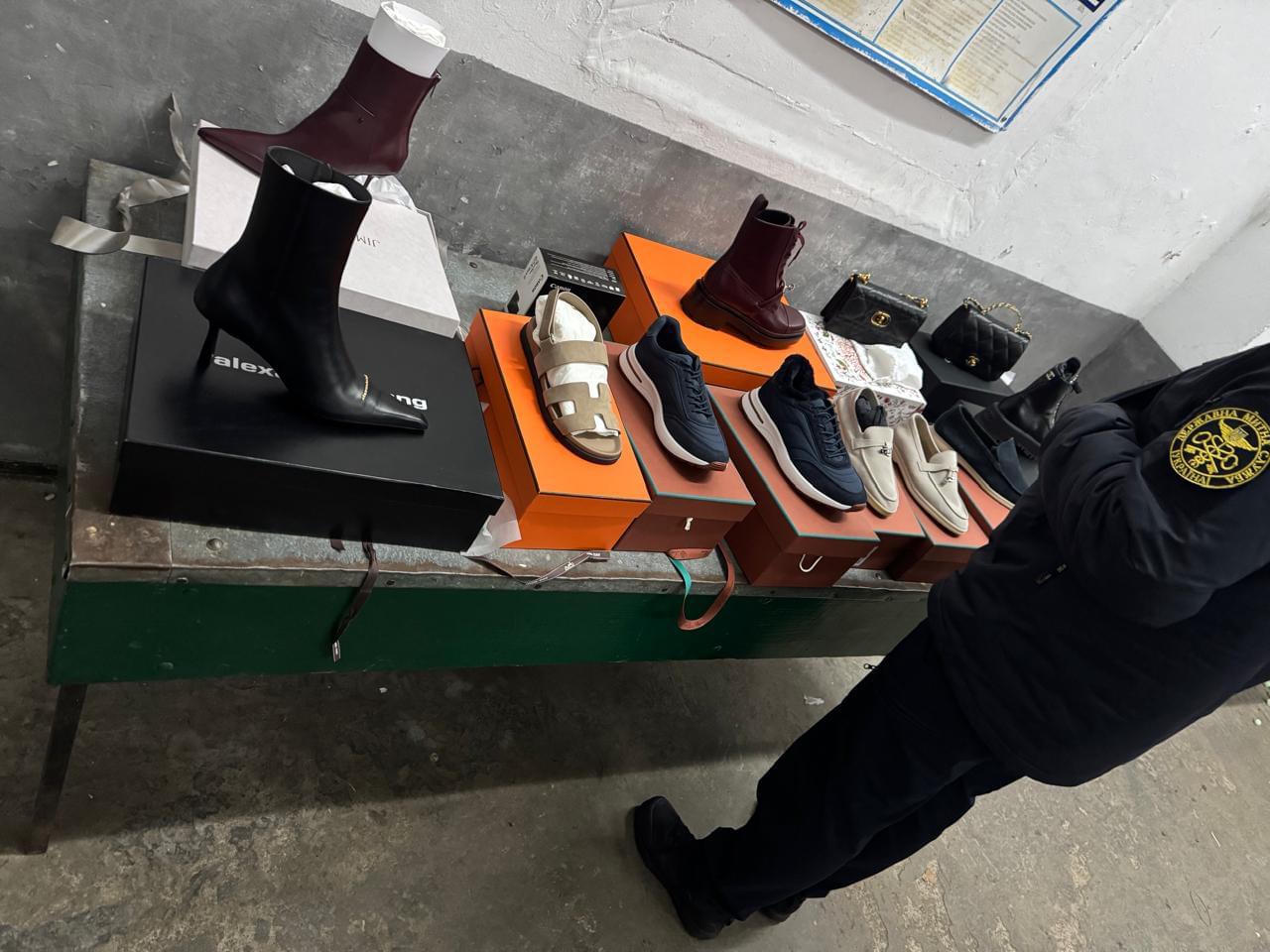 На кордоні з Польщею виявили брендові товари на пів мільйона гривень