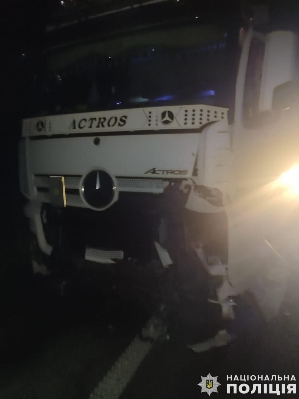 Внаслідок потрійної ДТП на Львівщині загинув водій легковика